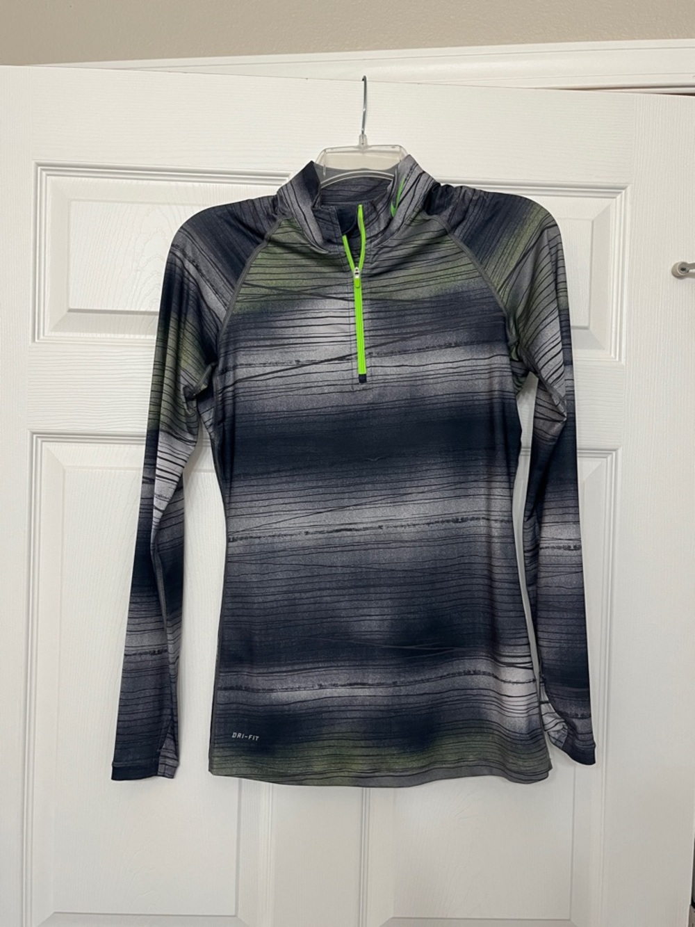 Women’s Long-Sleeve Quarter-Zip Nike Dri-Fit - Gray/Green
